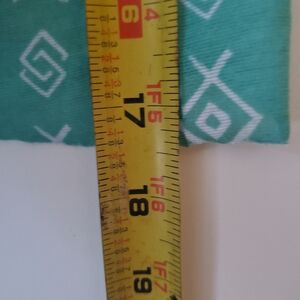 Green and white pattern neck clava